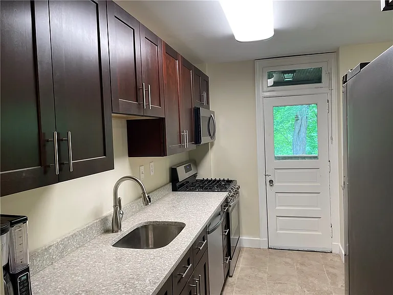 721 Center Ave — Photo 8