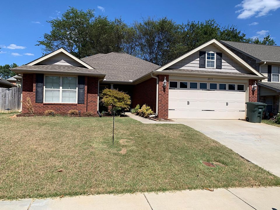 1st image of 2513 Oak Place Dr SE