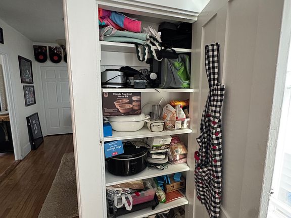 Kitchen closet