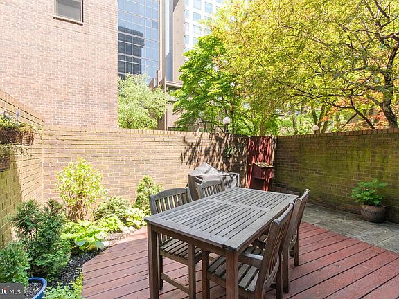 3rd image of 27 Saint James Ct #39