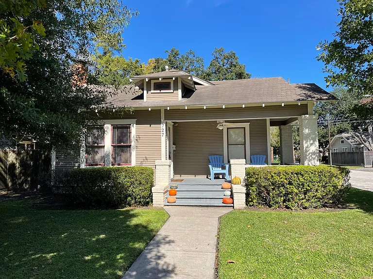727 Le Green St — Photo 2