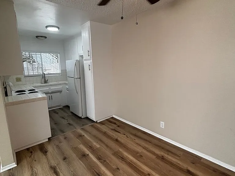 2264 Magnolia Ave — Photo 5
