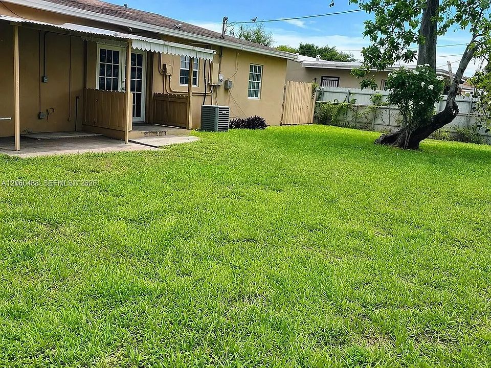 8924 NW 35th Ct
