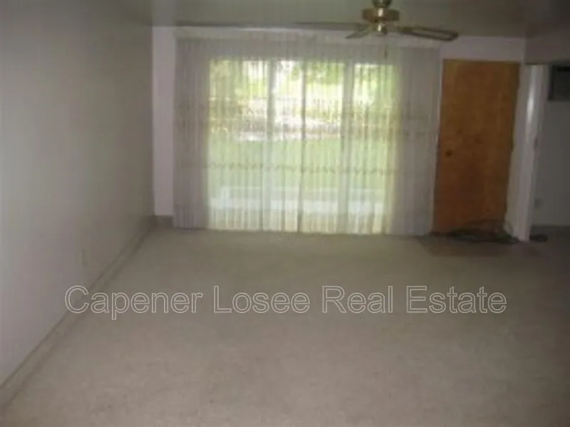 2 bed, 1.0 bath, $900 — Photo 4