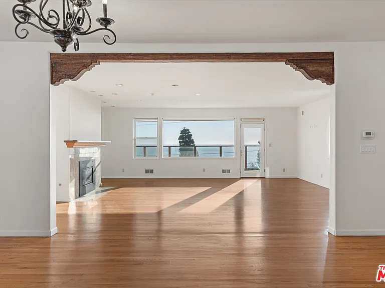 7203 Rindge Ave — Photo 3