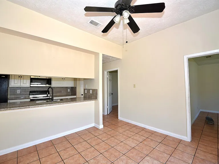 16222 Queensdale Dr — Photo 15