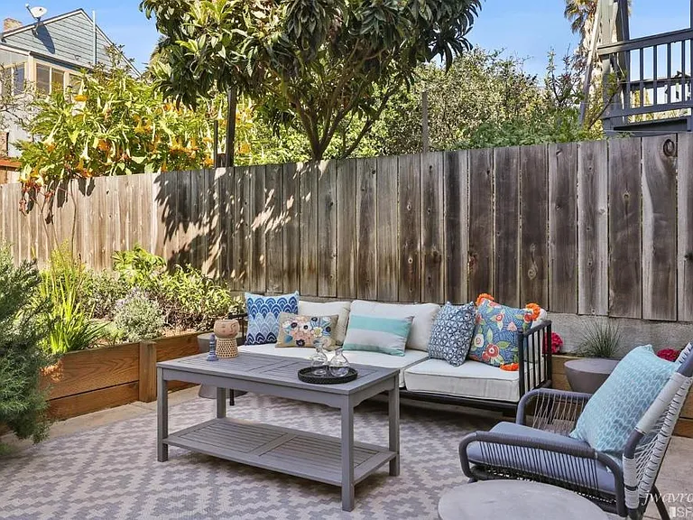 2560 Bryant St — Photo 26