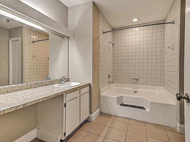 109 Beechnut St #4 — Photo 24