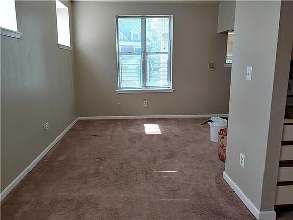 4th image of 3220 E 10th St APT 4