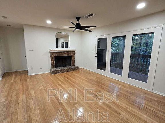 2nd image of 512 Tuxworth Cir