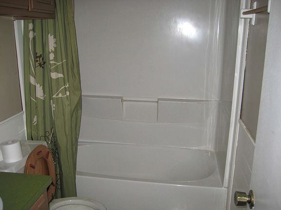 5th image of 1025 Cambridge Dr