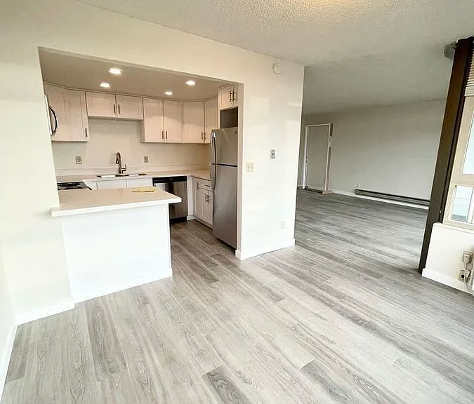 5200 University Way NE #603 — Photo 16