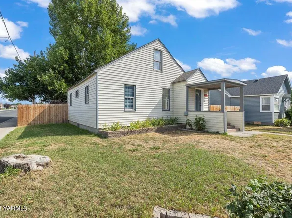 317 N Iler St, Moxee, WA 98936