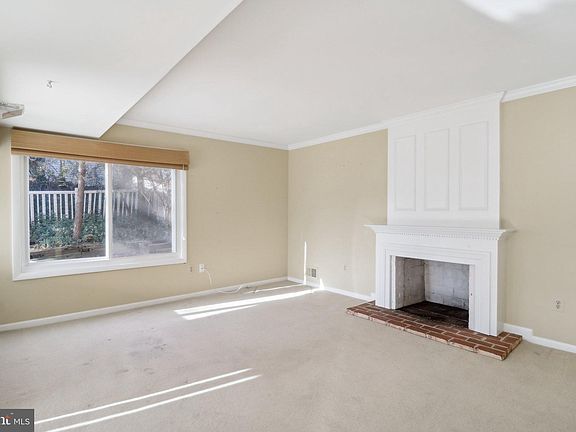 5th image of 601 Sugarland Run Dr