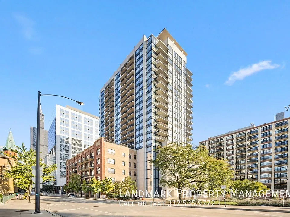 210 S Desplaines St #903