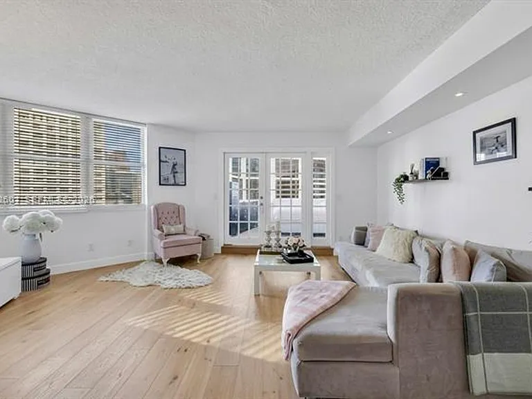 801 Brickell Bay Dr #1262 — Photo 4