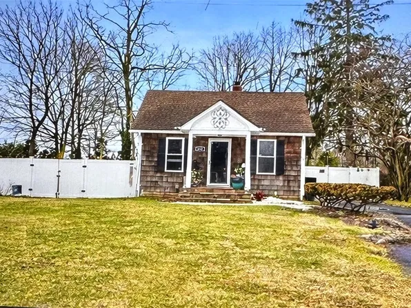 (undisclosed Address), East Patchogue, NY 11772