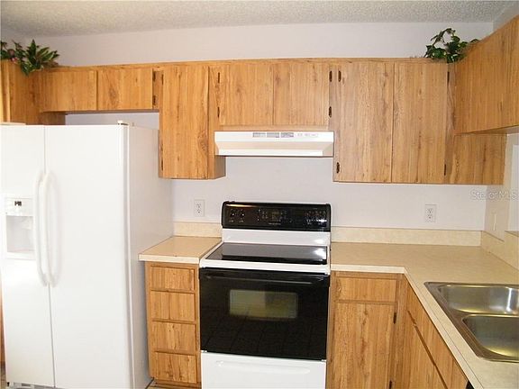 4th image of 1115 Thayer St