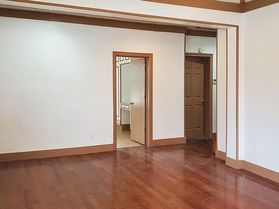 4th image of 1014 N Grand Ave
