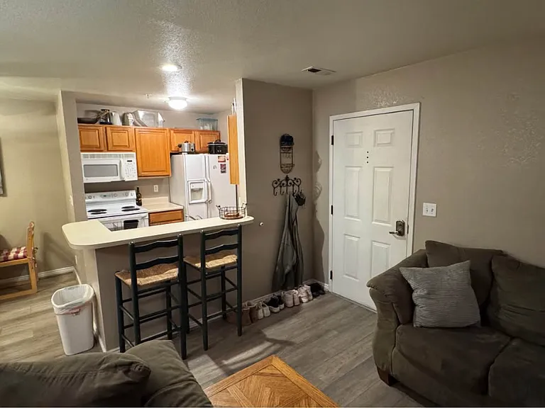 108 W Cougar Blvd #220 — Photo 3