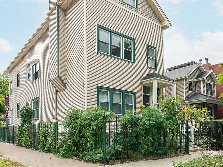 1301 W Nelson St #B — Photo 1