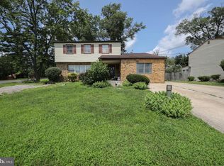 2 Clark Dr, Barrington, NJ 08007