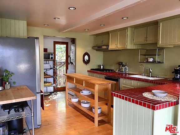 4th image of 1127 Rosario Dr