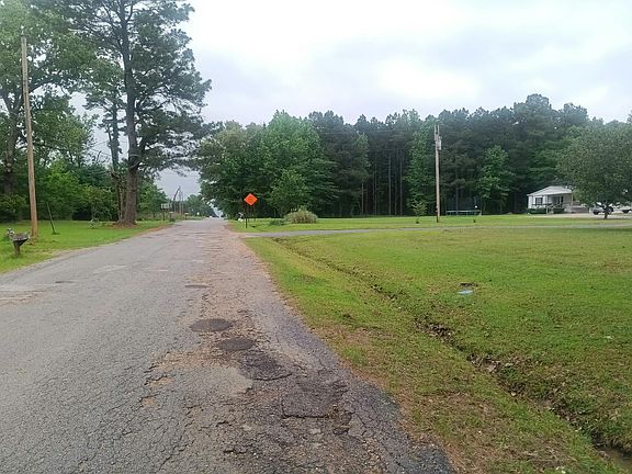 5th image of 305 Elkins Rd