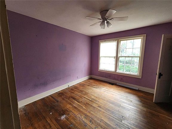 4th image of 70 Glenwood St