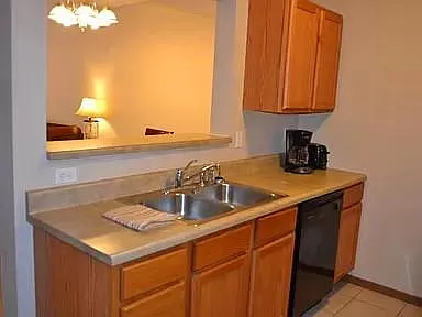 1402 Raleigh Dr — Photo 2