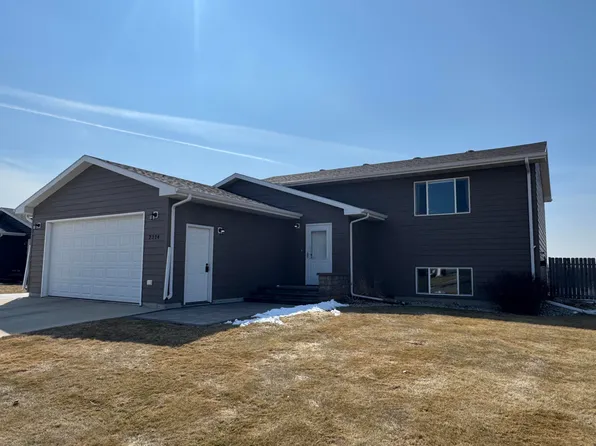 2214 S Lawson St, Aberdeen, SD 57401