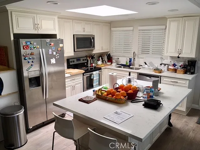 2 bed, 1009 sqft, $3,200 — Photo 2