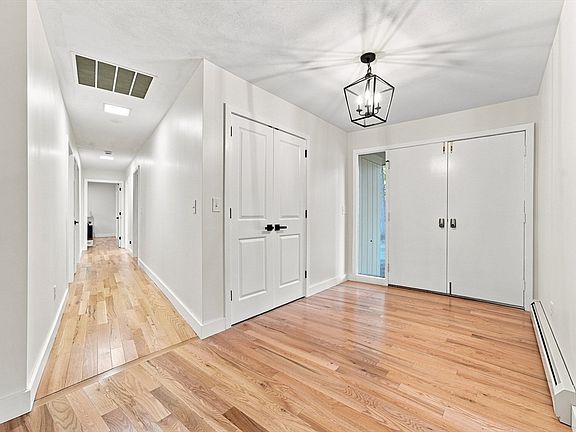 3rd image of 20 Longfellow Rd