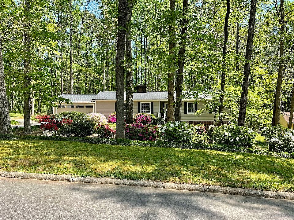 2nd image of 1409 Helmsdale Dr