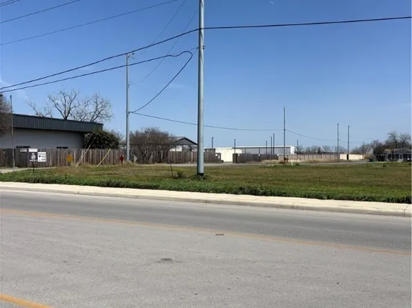 1900 N Austin St, Seguin, TX 78155