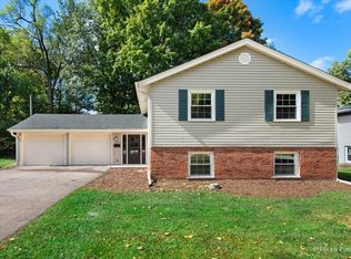 216 Beverly Rd, Barrington, IL 60010