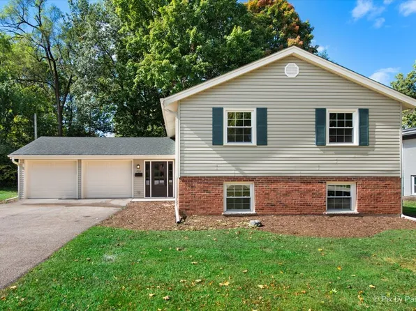 216 Beverly Rd, Barrington, IL 60010