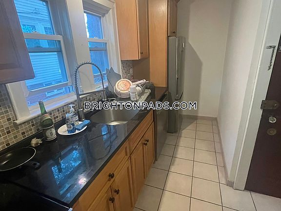 3rd image of 22 Radnor Rd #1
