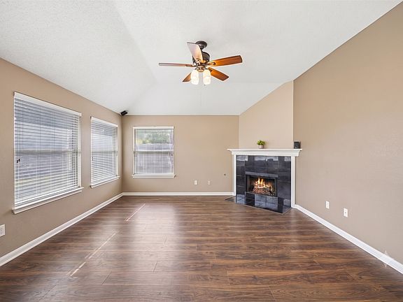 3rd image of 3509 Almond Ln