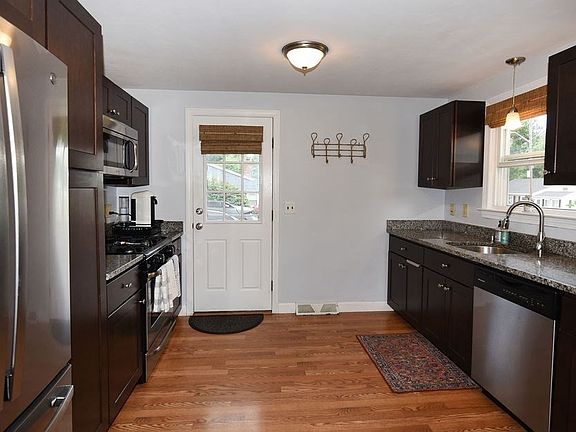 5th image of 9 Brentwood Ave