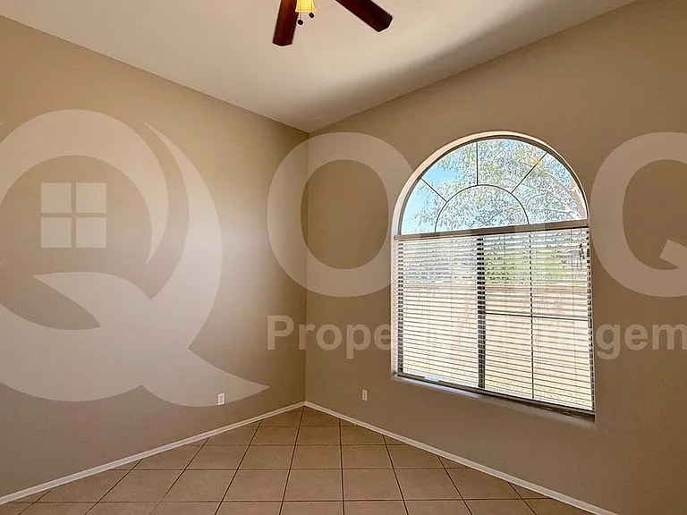 8306 W Sheridan St — Photo 3