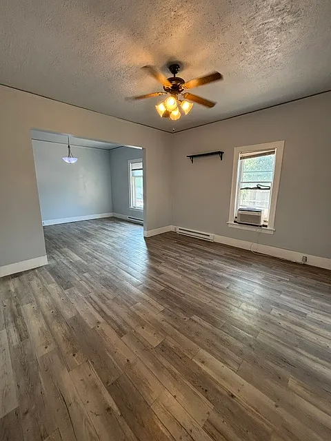 4 bed, 2100 sqft, $1,800 — Photo 4