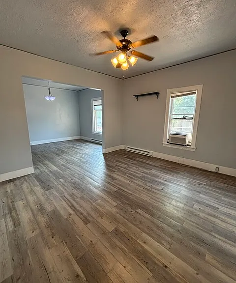 815 College St N — Photo 4