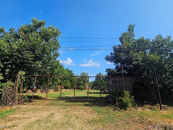 5th image of 6027 Edwards Dr