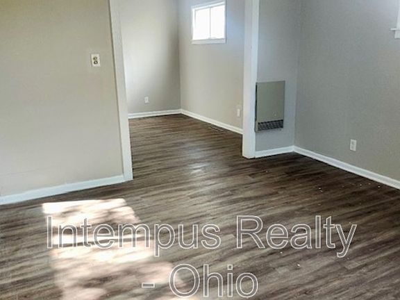 5th image of 3925 Irwin Ave