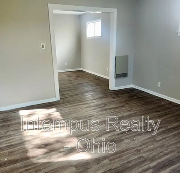 3925 Irwin Ave — Photo 5