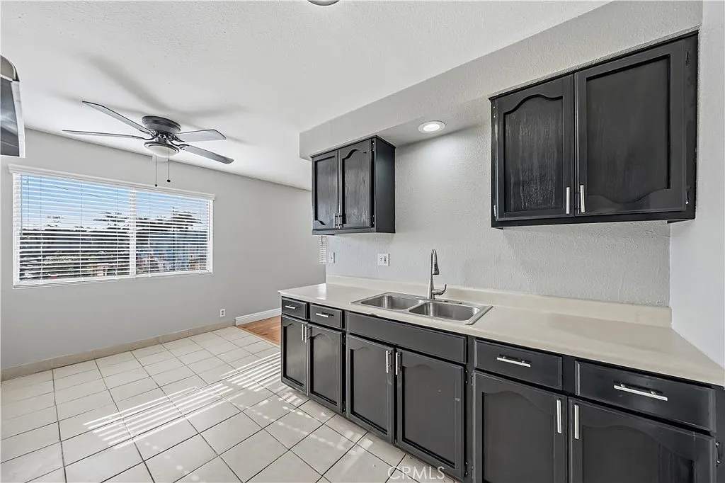 3 bed, 1000 sqft, $2,999 — Photo 1