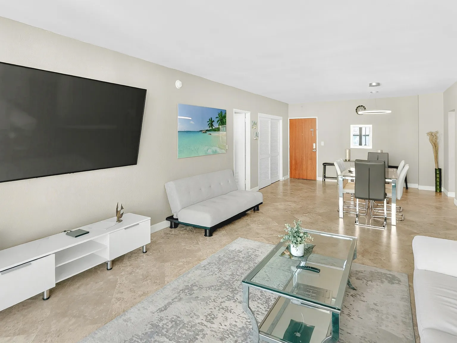 2 bed, 1358 sqft, $5,480 — Photo 4