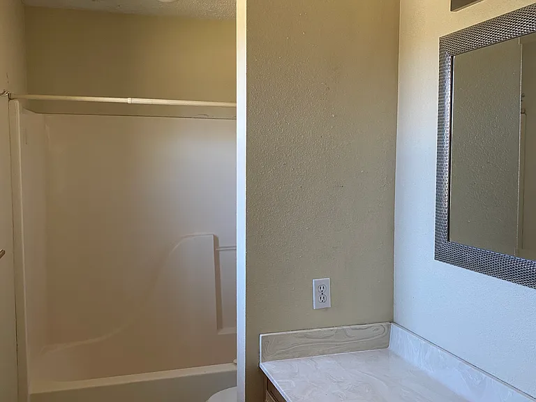 1109 Sterling Dr — Photo 6