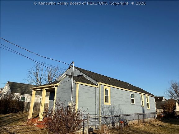 3rd image of 412 18th St